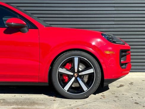 Certified 2026 Porsche Cayenne Coupe AWD/4WD image 11