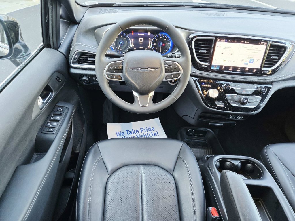 Certified 2025 Chrysler Pacifica Select FWD image 10