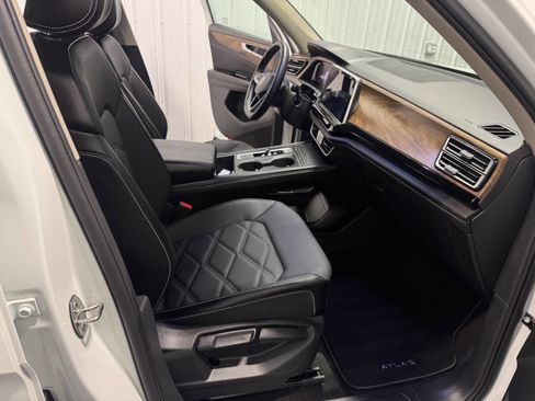 Used 2024 Volkswagen Atlas SE image 21