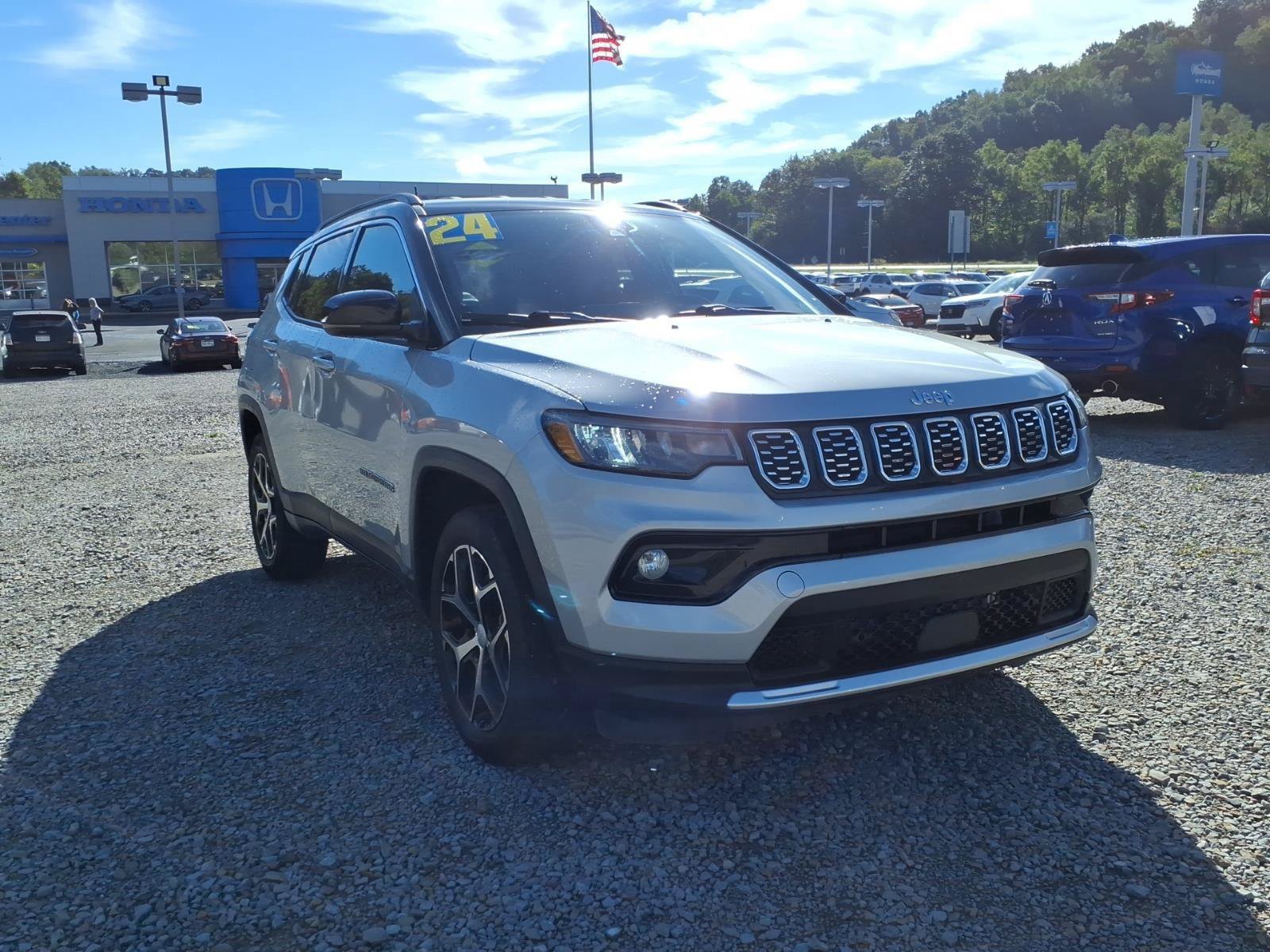 Used 2024 Jeep Compass Limited AWD/4WD image 3