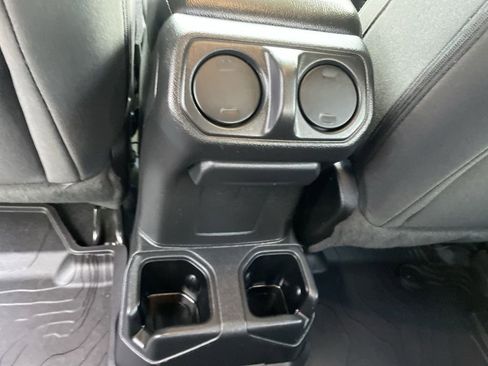 Used 2022 Jeep Gladiator Sport image 11