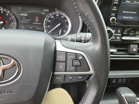 Used 2022 Toyota Highlander XLE image 29