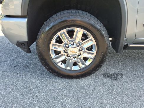 Used 2026 Chevrolet Silverado 2500 High Country w/ High Country Premium Package AWD/4WD image 10