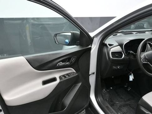 Used 2021 Chevrolet Equinox LS AWD/4WD image 18