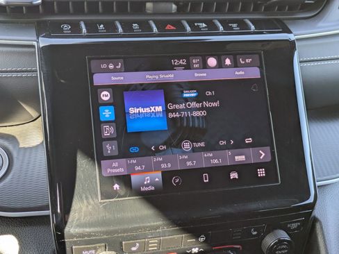 Used 2025 Jeep Grand Cherokee Laredo w/ Luxury Tech Group I image 18