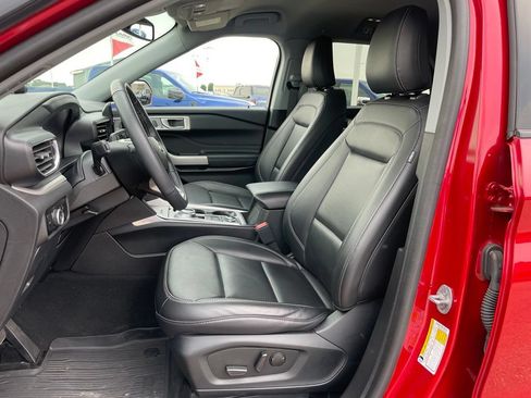 Used 2023 Ford Explorer XLT w/ Equipment Group 202A AWD/4WD image 7