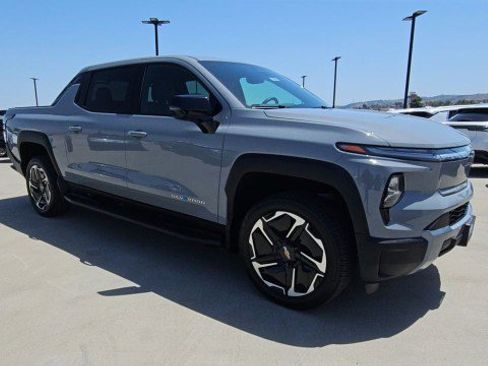 Used 2025 Chevrolet Silverado EV LT w/ LT Premium Package AWD/4WD image 2
