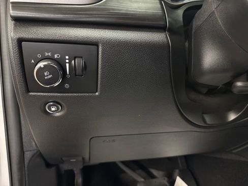 Used 2020 Jeep Grand Cherokee Altitude image 19