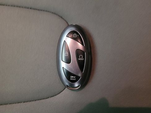 Used 2025 Hyundai Elantra SEL FWD image 32