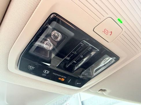 Used 2024 Volkswagen Atlas SEL Premium R-Line image 18