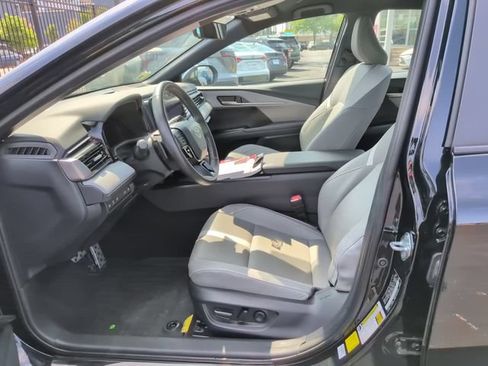 Used 2025 Toyota Camry SE w/ Convenience Package AWD/4WD image 12