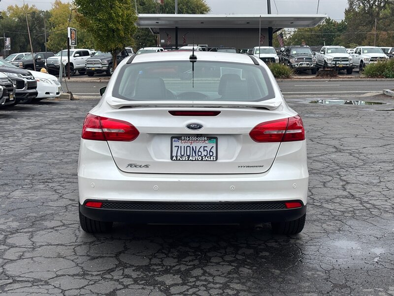Used 2015 Ford Focus Titanium w/ Titanium Technology Package FWD image 4