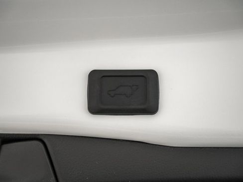 New 2025 Toyota RAV4 XLE image 6