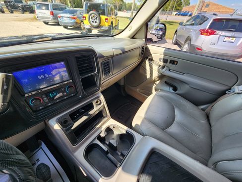 Used 2005 Chevrolet Avalanche Z71 w/ Sun And Sound Package image 23