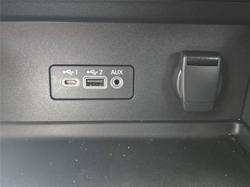 Used 2023 Nissan Sentra SR w/ Midnight Edition Package FWD image 19
