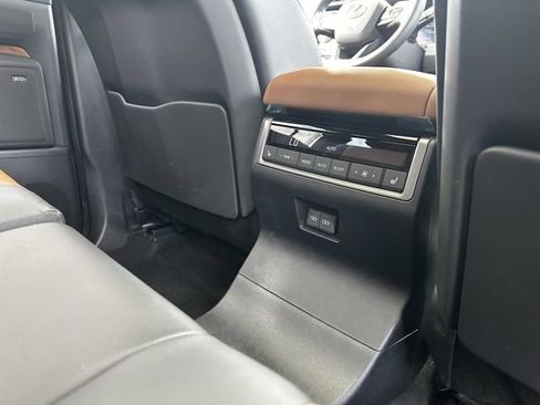 Used 2024 Lexus GX 550 w/ Accessory Package (Z1) AWD/4WD image 38