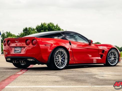 Used 2009 Chevrolet Corvette ZR1 w/ Preferred Equipment Group RWD image 4