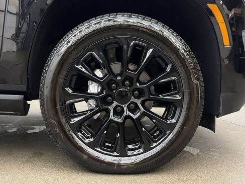 Used 2026 GMC Yukon Denali w/ Denali Reserve Package AWD/4WD image 10