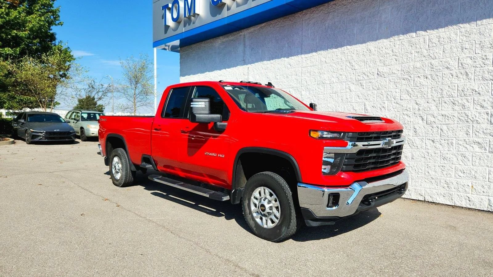 Used 2024 Chevrolet Silverado 2500 LT w/ Convenience Package AWD/4WD image 2