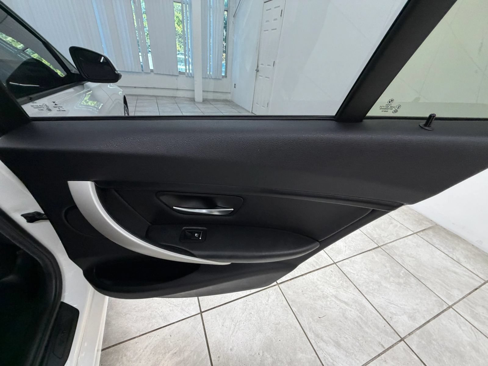 Used 2017 BMW 320i Sedan RWD image 17