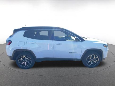 Used 2025 Jeep Compass Limited image 16