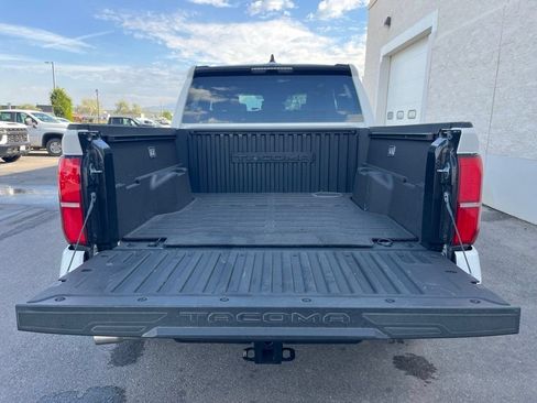 Used 2025 Toyota Tacoma SR5 AWD/4WD image 25