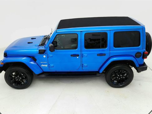 Used 2023 Jeep Wrangler Unlimited Sahara w/ Cold Weather Group image 14