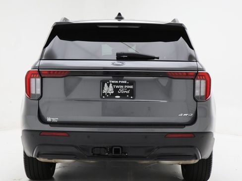 Used 2025 Ford Explorer ST-Line w/ ST-Line Street Pack image 8