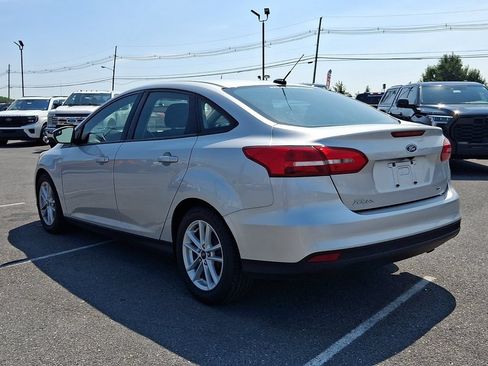 Used 2017 Ford Focus SE FWD image 4