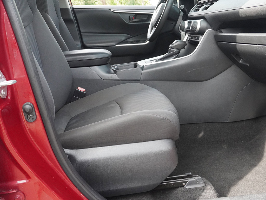 Used 2020 Toyota RAV4 LE FWD image 22