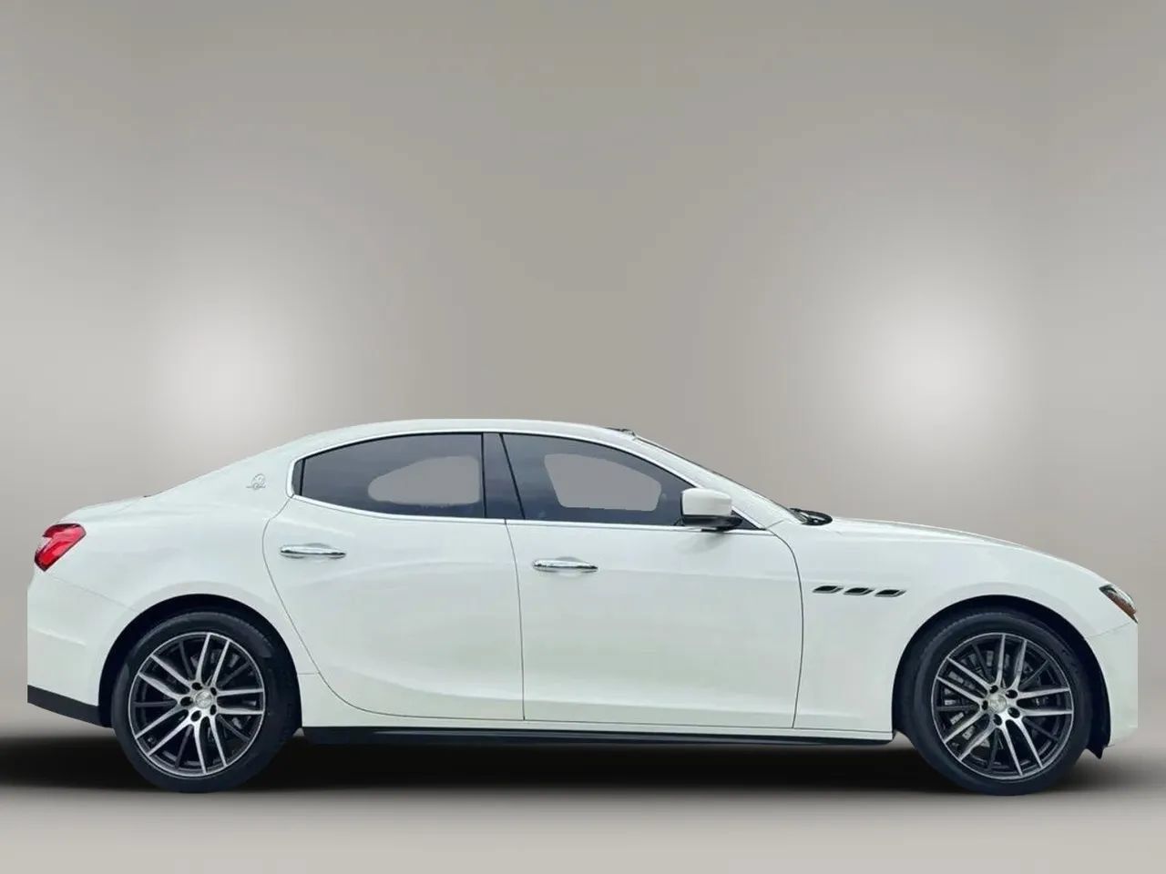 Used 2015 Maserati Ghibli RWD image 4