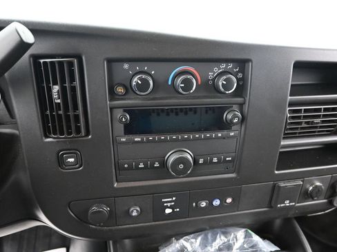 Used 2022 Chevrolet Express 3500 w/ Driver Convenience Package RWD image 12