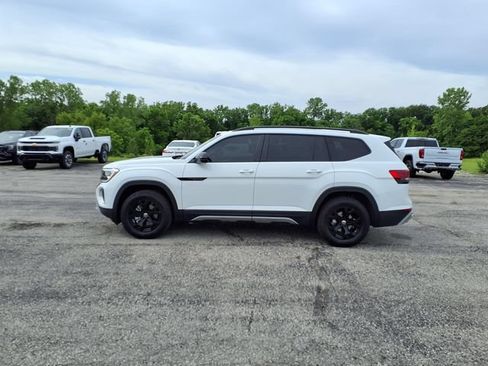 Used 2025 Volkswagen Atlas Peak Edition SE AWD/4WD image 33