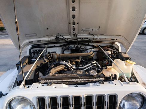 Used 2000 Jeep Wrangler Sahara AWD/4WD image 15