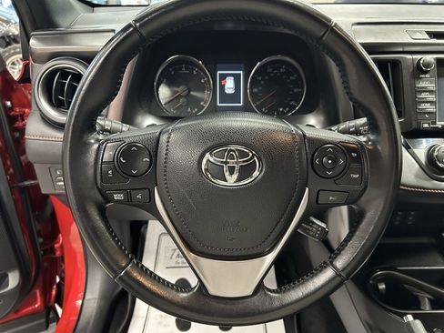 Used 2016 Toyota RAV4 SE image 10