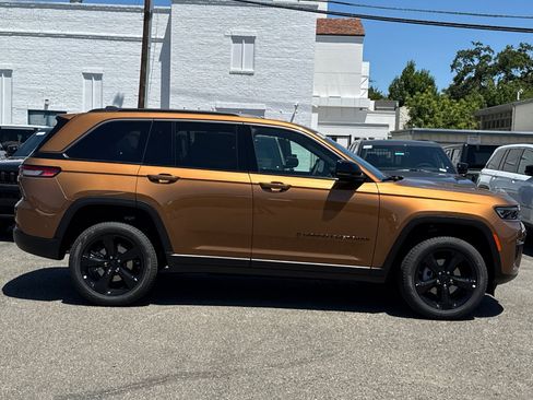 New 2026 Jeep Grand Cherokee Limited AWD/4WD image 2