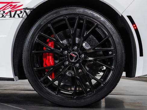 Used 2015 Chevrolet Corvette Z06 w/ 3LZ Preferred Equipment Group RWD image 27