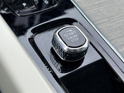 Certified 2023 Volvo XC60 B6 Ultimate w/ Protection Package Premier image 26