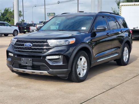 Used 2021 Ford Explorer XLT w/ Equipment Group 202A RWD image 2