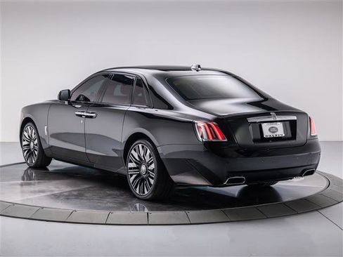 Used 2025 Rolls-Royce Ghost image 3