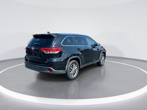 Used 2019 Toyota Highlander XLE FWD image 9
