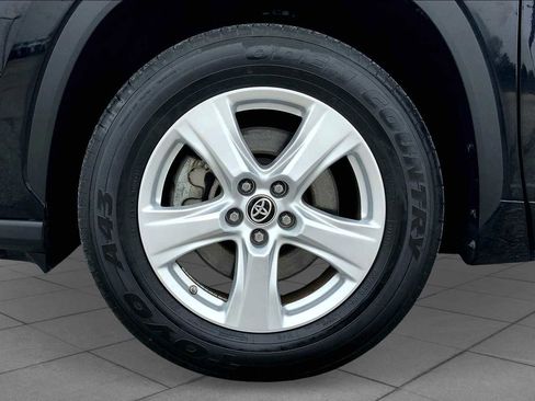 Used 2023 Toyota Highlander LE image 11