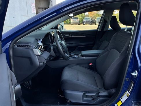 Used 2025 Toyota Camry LE image 10