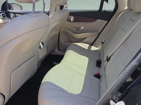Used 2020 Mercedes-Benz GLC 300 4MATIC image 11