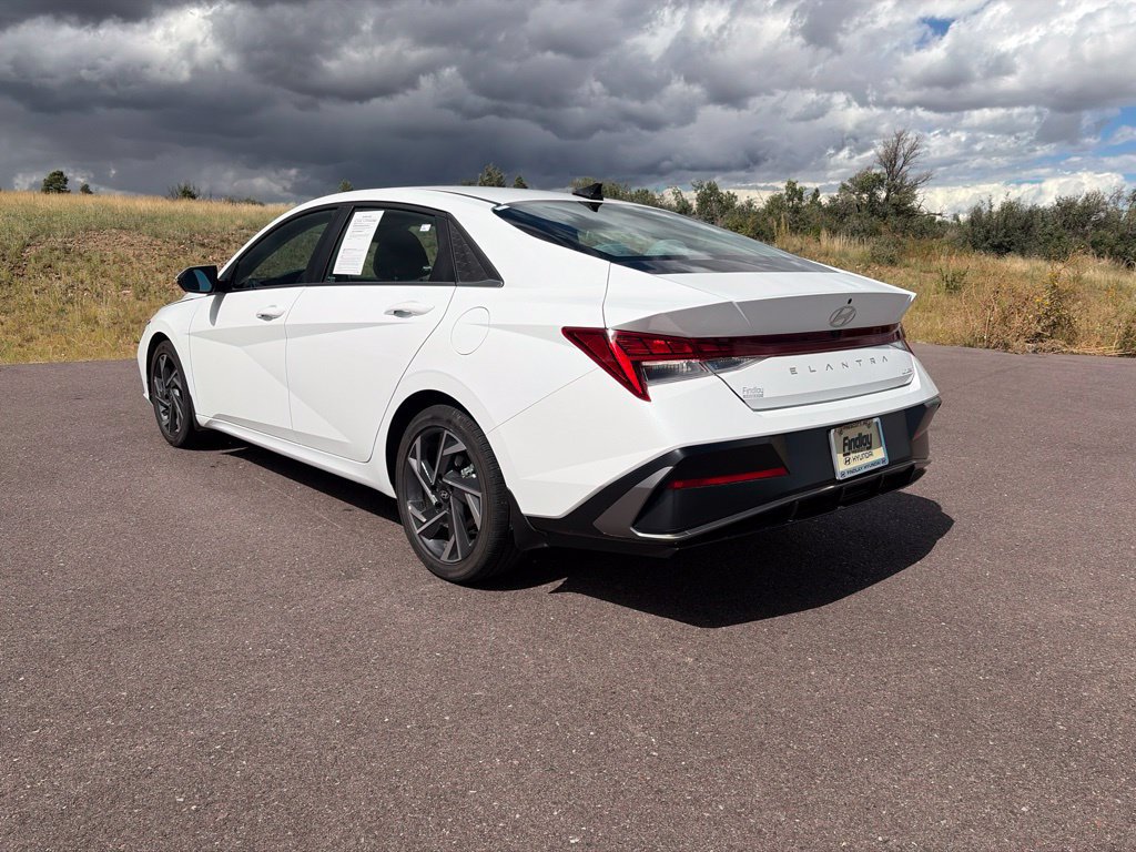 Certified 2025 Hyundai Elantra Limited FWD image 7