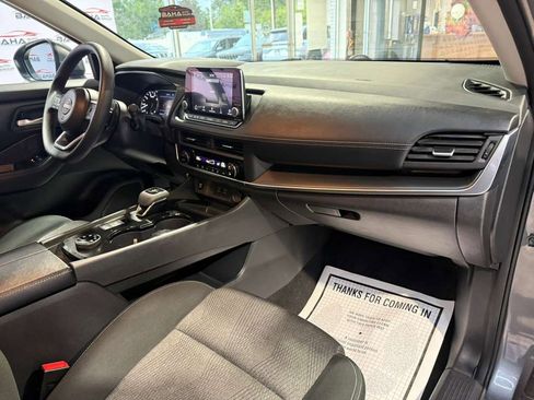 Used 2024 Nissan Rogue SV image 42