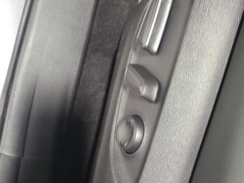 Used 2023 Toyota Highlander XLE AWD/4WD image 19