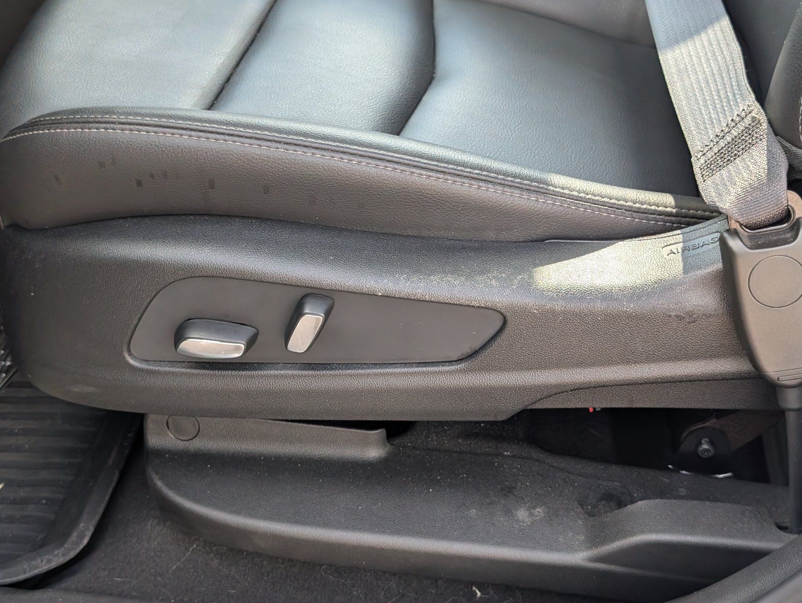 Certified 2024 Cadillac XT6 Luxury w/ LPO, Floor Liner Package AWD/4WD image 15
