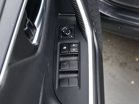 Used 2021 Toyota RAV4 XLE w/ Convenience Package AWD/4WD image 10