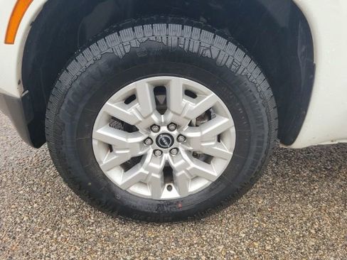 Used 2023 Nissan Frontier SV image 26